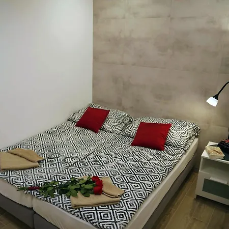 Niedaleko Od Centrum Ale Z Dala Od Tłumów Apartament