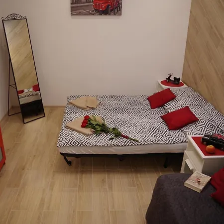 Niedaleko Od Centrum Ale Z Dala Od Tłumów *