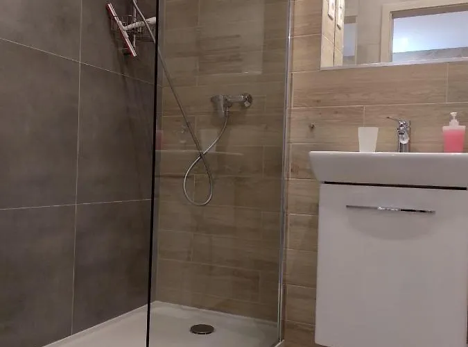 Niedaleko Od Centrum Ale Z Dala Od Tlumow