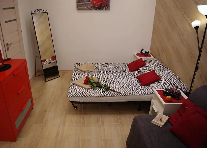 Niedaleko Od Centrum Ale Z Dala Od Tlumow *